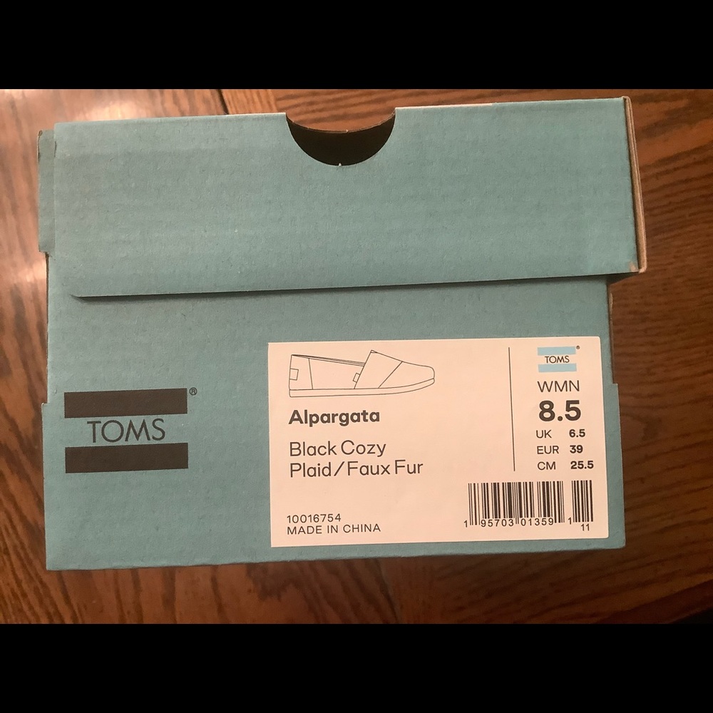NWB Toms - Picture 3 of 3